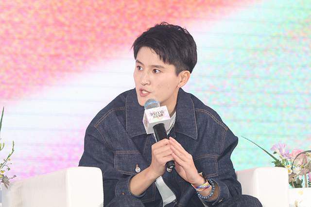 用舌头给女人添高潮舒服
